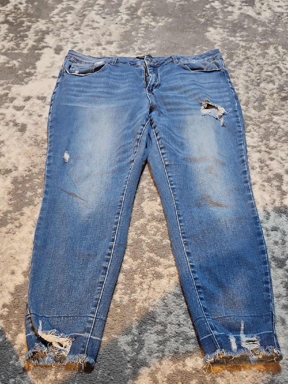 Judy Blue Distressed Blue Ankle Crop Jeans - Picture 1 of 5